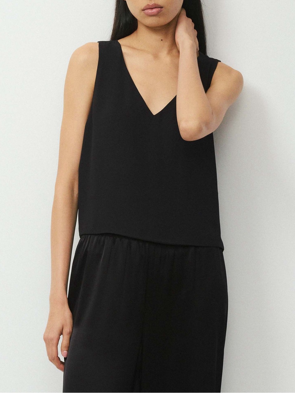 Babaton Black V-Neck Sleeveless Murphy Blouse